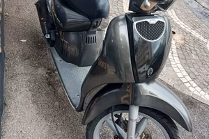 Aprilia Scarabeo 100 a rate con Klarna