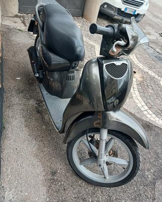 Aprilia Scarabeo 100 a rate con Klarna