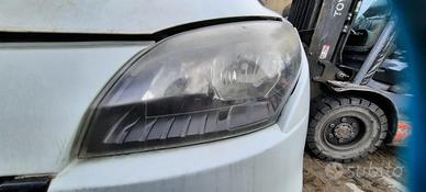 RENAULT MEGANE STATION WAGON 2012 - FARO ANTERIORE