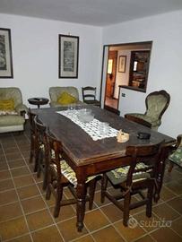 Villa di 100 m² con più di 5 locali a Lucca