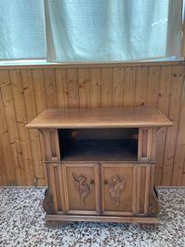 Mobile in legno chiaro