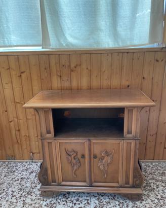 Mobile in legno chiaro