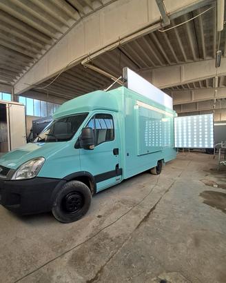 Autonegozio paninoteca ambulante food truck