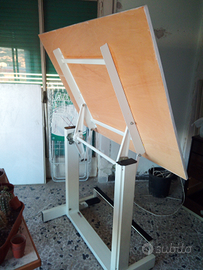Tavolo da disegno no tecnigrafo