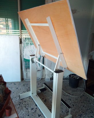 Tavolo da disegno no tecnigrafo