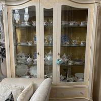 Salotto completo di vetrina e tavolo basso