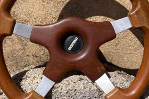 Volante in legno con mozzo per Mazda
