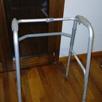 Deambulatore fisso leggero e maneggevole