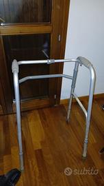 Deambulatore fisso leggero e maneggevole