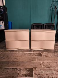 Coppia di comodini stile moderno