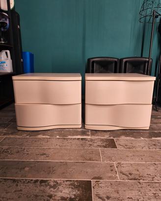 Coppia di comodini stile moderno