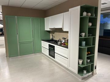 Cucina ad angolo laccata.