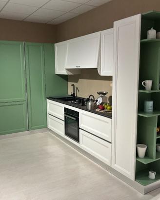 Cucina ad angolo laccata.