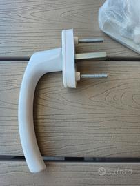 maniglia per finestre pvc e alluminio