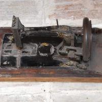 Antica macchina da cucire SINGER - smontata