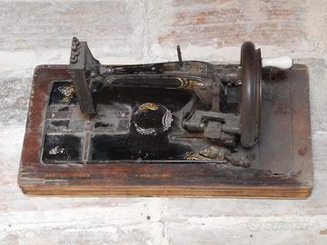 Antica macchina da cucire SINGER - smontata