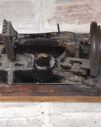 Antica macchina da cucire SINGER - smontata