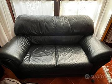 1 DIVANO DUE POSTI E 1 DIVANO 3 POSTI