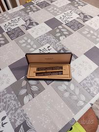 Penna a sfera Aurora Marco Polo dorata.