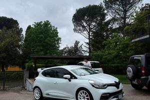 Clio 4 rs trophy 220cv