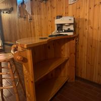 Angolo bar con sgabelli