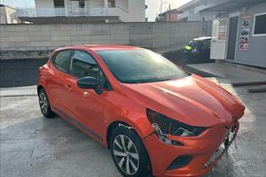 Renault Clio sinistrata incidentata TCe 100 CV GPL
