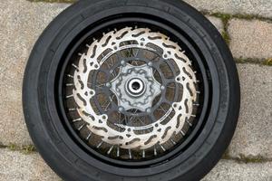 Cerchi Alpina Supermotard 16.5 /17 Metzeler Racete