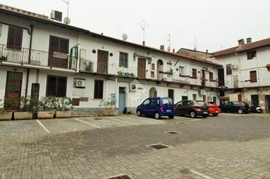 CASA DI CORTE A SEDRIANO