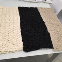 Sciarpe in lana fatte a mano ad uncinetto nuove