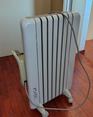 Radiatore elettrico De Longhi con ruote