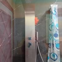 sistema doccia con idromassaggio con vetro