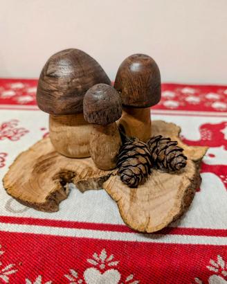 Soprammobile decorativo in legno fatto a mano