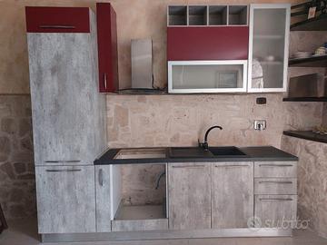 cucina grigio bordeaux 