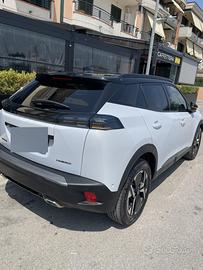 Peugeot 2008 GT, Hybrid 1.2 da 136 CV.