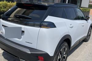 Peugeot 2008 GT, Hybrid 1.2 da 136 CV.
