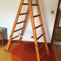 Scala doppia in legno