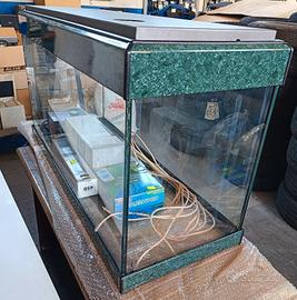 Acquario + accessori 