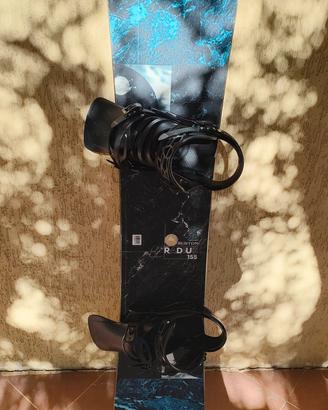Snowboard Burton + attacchi + sacca da trasporto