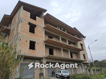 Palazzo / Stabile di 900 m² a Bovalino