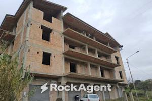Palazzo / Stabile di 900 m² a Bovalino