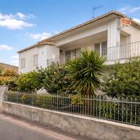 Villa con giardino e posto auto