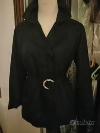 Elegante impermeabile nero