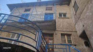 Tirano centro bel caseggiato 7 locali