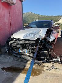 AUDI RSQ8 INCIDENTATA