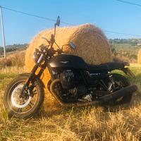Moto Guzzi v7 stone