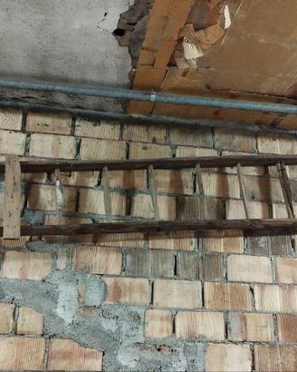 Scala antica in legno