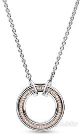 PANDORA Collana pendente cerchio con pavé e cuori