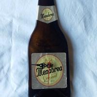 Orologio montato su finta bottiglia Menabrea