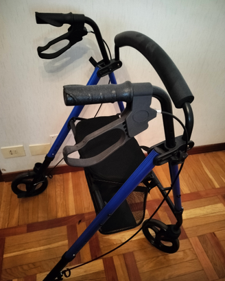 Deambulatore con seduta