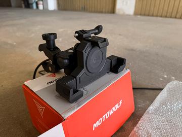 Supporto smartphone moto wireless charger